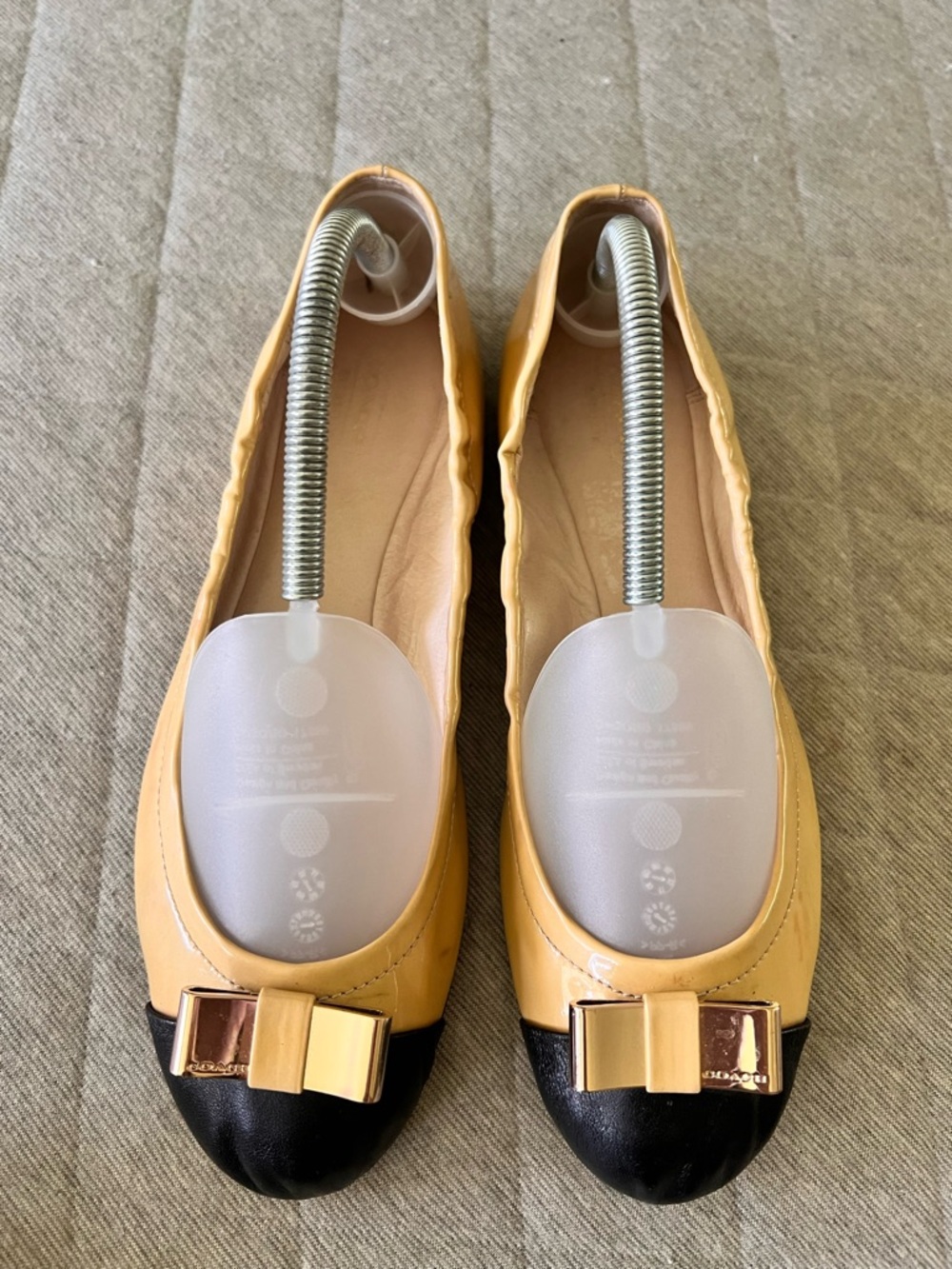 COACH Demi Bow Sz 10 Butter Yellow Patent Leather Black Toe Ballet Flats